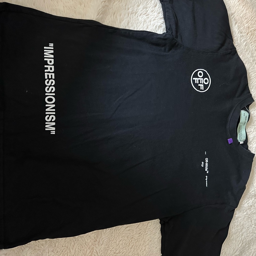 Off white T-shirt for men in great condition.